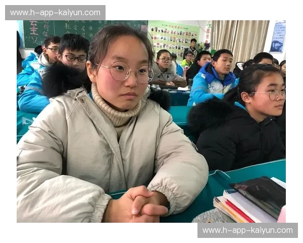 巅峰之战:当“礼仪”遇见“钢铁”——张礼仪vs泰拳王,一场关于尊严与灵魂的博弈 巅峰之战:当“礼仪”遇见“钢铁”——张礼仪vs泰拳王,一场关于尊严与灵魂的博弈